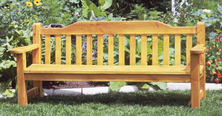 >Classic garden bench