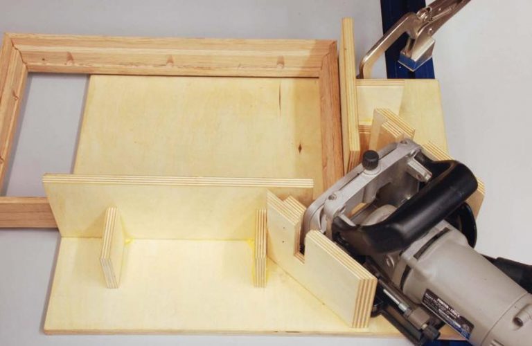 Biscuit joiner spline jig Canadian Woodworking