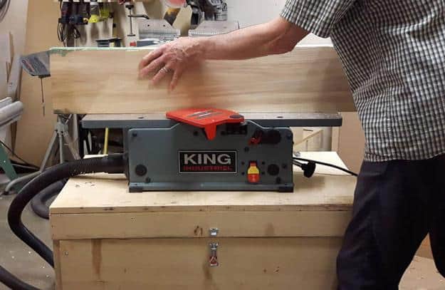 >King Canada 6″ benchtop jointer with helical cutterhead