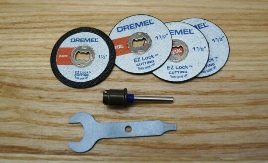 Dremel®8260 Cordless Brushless Rotary Tool+ Sanding/Grinding Accessory