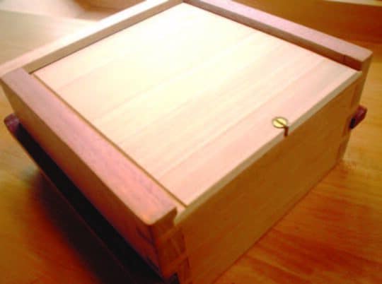 Traditional drawer bottom