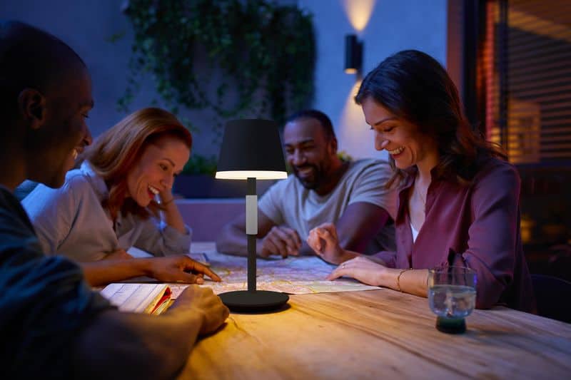 >Philips Hue combines design, flexibility and control with new lights and accessories