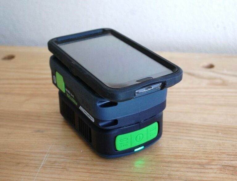 Festool mobile phone charger