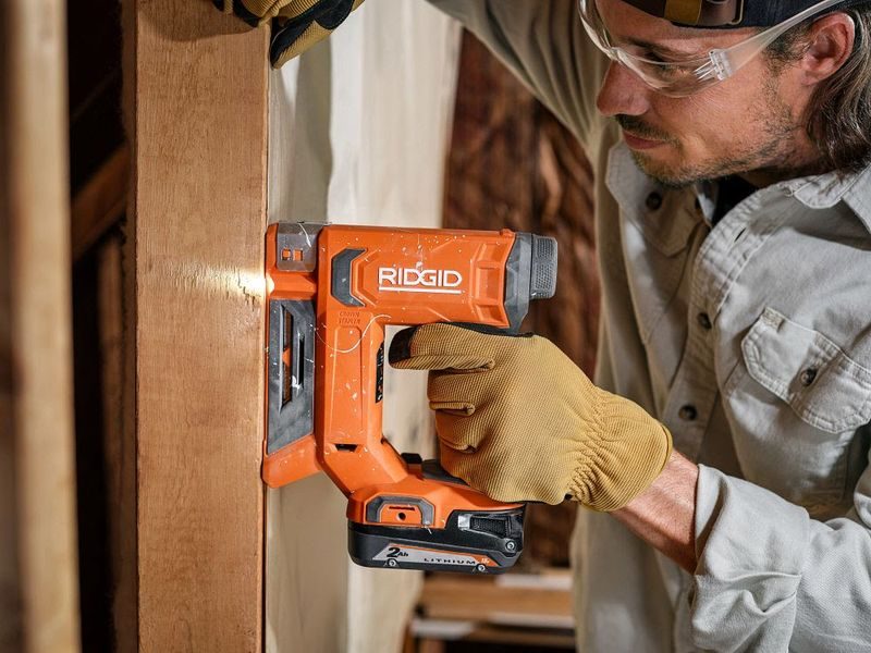 >RIDGID introduces the all new 18V 3/8″ crown stapler