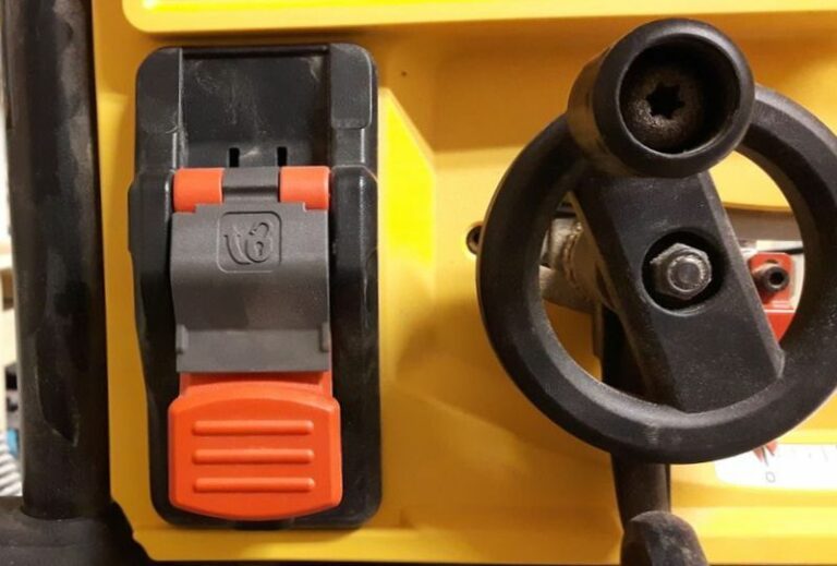 DEWALT 10″ jobsite table saw with scissors stand - Canadian Woodworking