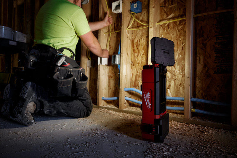 Milwaukee Tool continues to light the site with a new lighting solution with PACKOUT compatibility