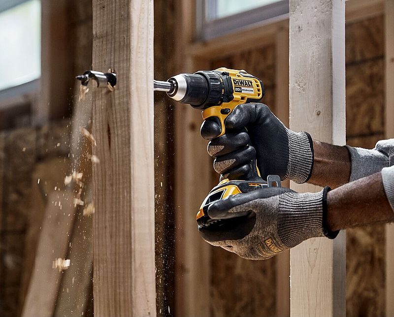 DEWALT introduces new power tools for a variety of drilling and fastening applications