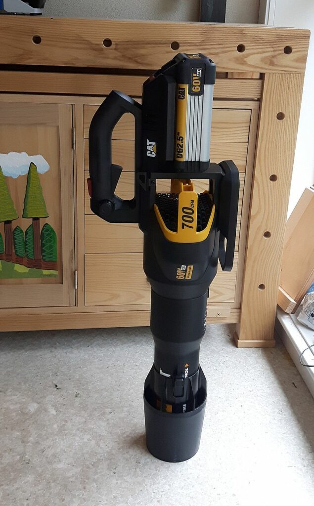 CAT 60V brushless leaf blower - Canadian Woodworking
