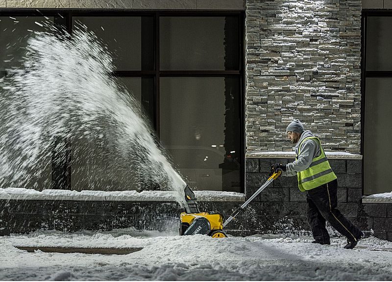 DEWALT enters the snow category with its first snow blower