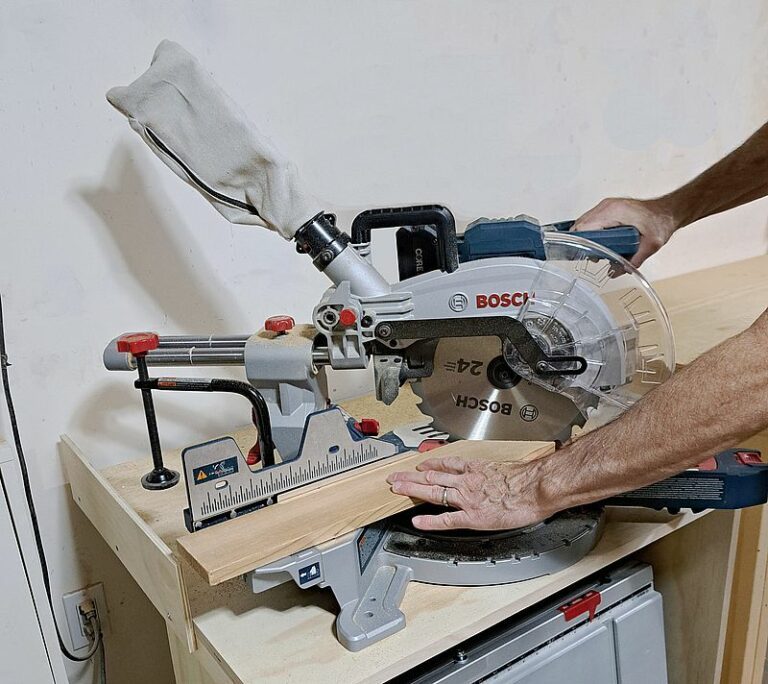 Bosch PROFACTOR 18V 10″ dual-bevel mitre saw