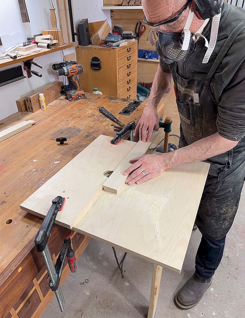 >Just the essentials: world’s simplest router table