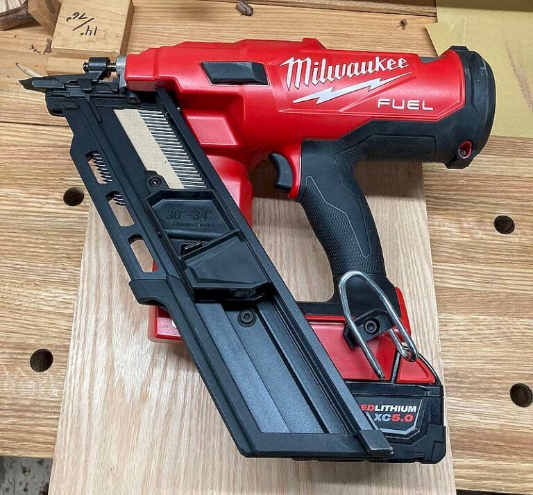 Milwaukee M18 Fuel 30 Degree Framing Nailer Kit