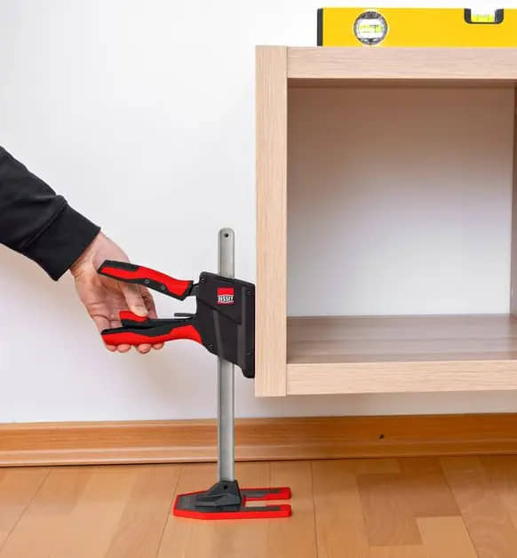 Lift, Align, Install – All with One Hand